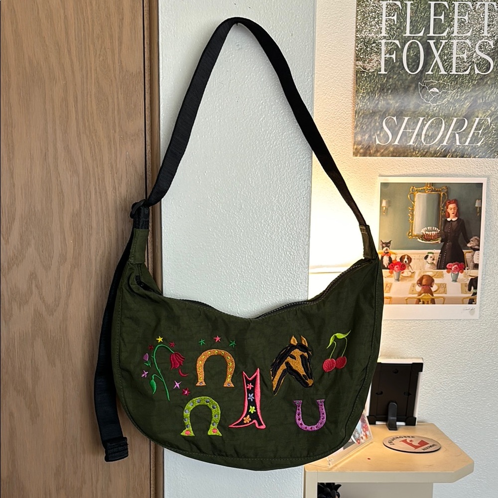 NWOT BAGGU X Jessica Williams Embroidered Medium Crescent Bag